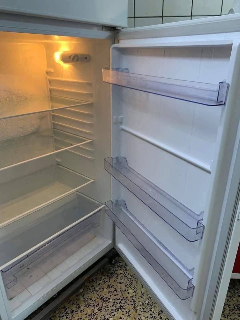 اغراض منزلية طباخ مصري كريازي حيل نضيف كلو شغال مابي اي عيب و غساله صحون بيكو فول مواصفات غسل تنشيف تجفيف بخار حيل نضيفة مابيها اي عيب و ثلاجة تركي 18 قدم شرط الشغل بلادي مابيها اي عيب للاستفسار الاتصال على الرقم *********** // *********** 
واتساب // ***********
