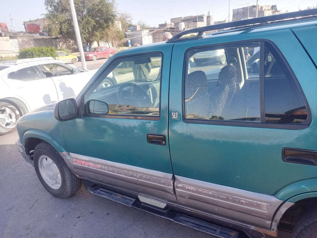سلام عليكم بلايزر جيمي 1995 مشروع وطني سنويه الحد 2028مكان السيارة بغداد سعر 40   
***********
