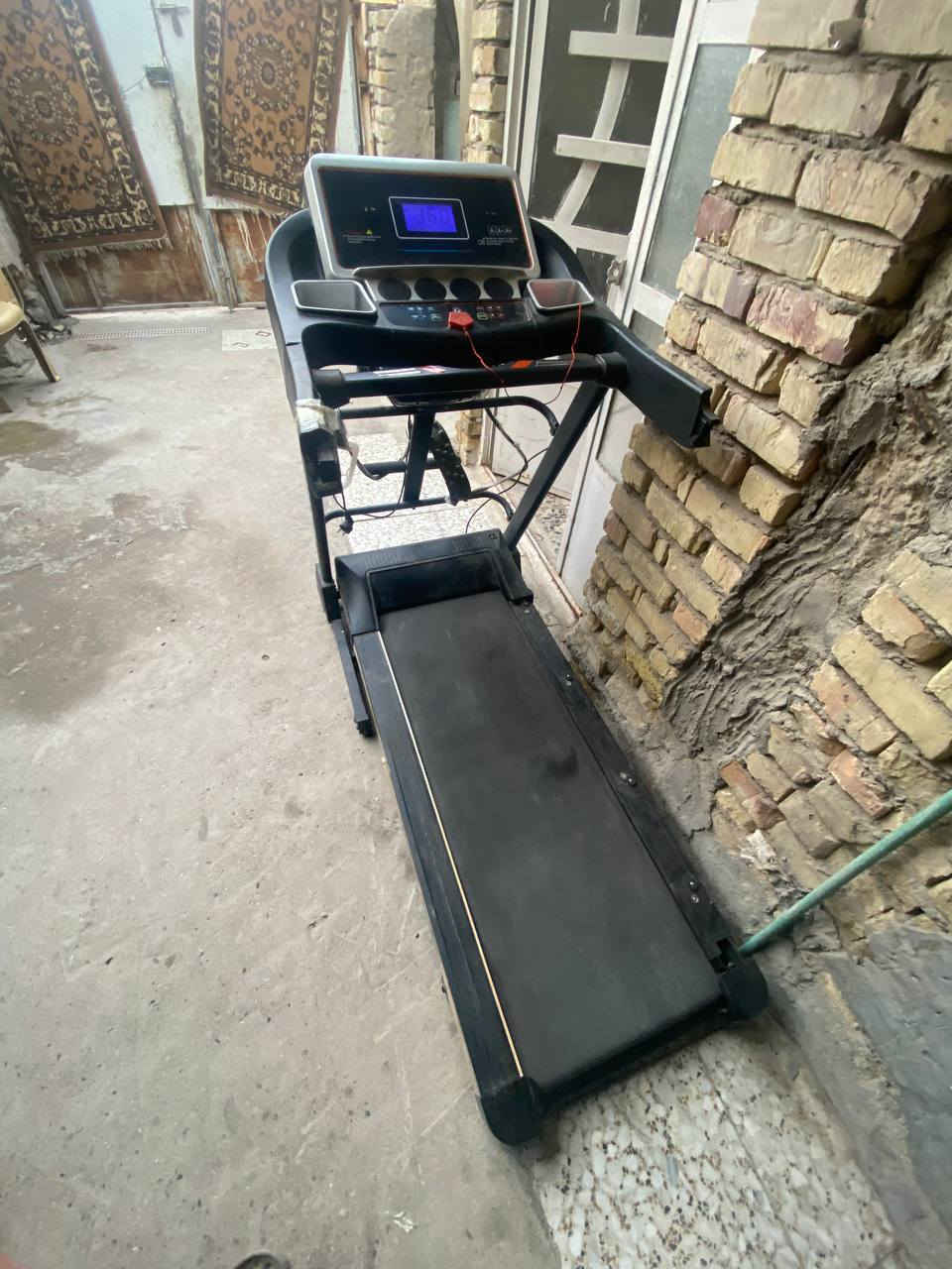 جهاز جري كهربائي للبيع 🏃‍♂️
🔹 مستعمل نضيف ويشتغل 100%
🔹 شاشة رقمية (سرعة – وقت – مسافة)
🔹 تحكم بالسرعة + انحدار(جبلي)
🔹 مناسب للبيت
🔹السعر 140 الف (وبي مجال) 
🔸اللاستفسار رقم هاتف (***********)
🔴مكاني بغداد
