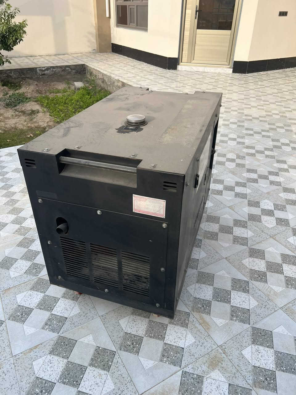 مولد للبيع محرك ممفتو 8.5كيفي شغال والسعر800،الف***********
