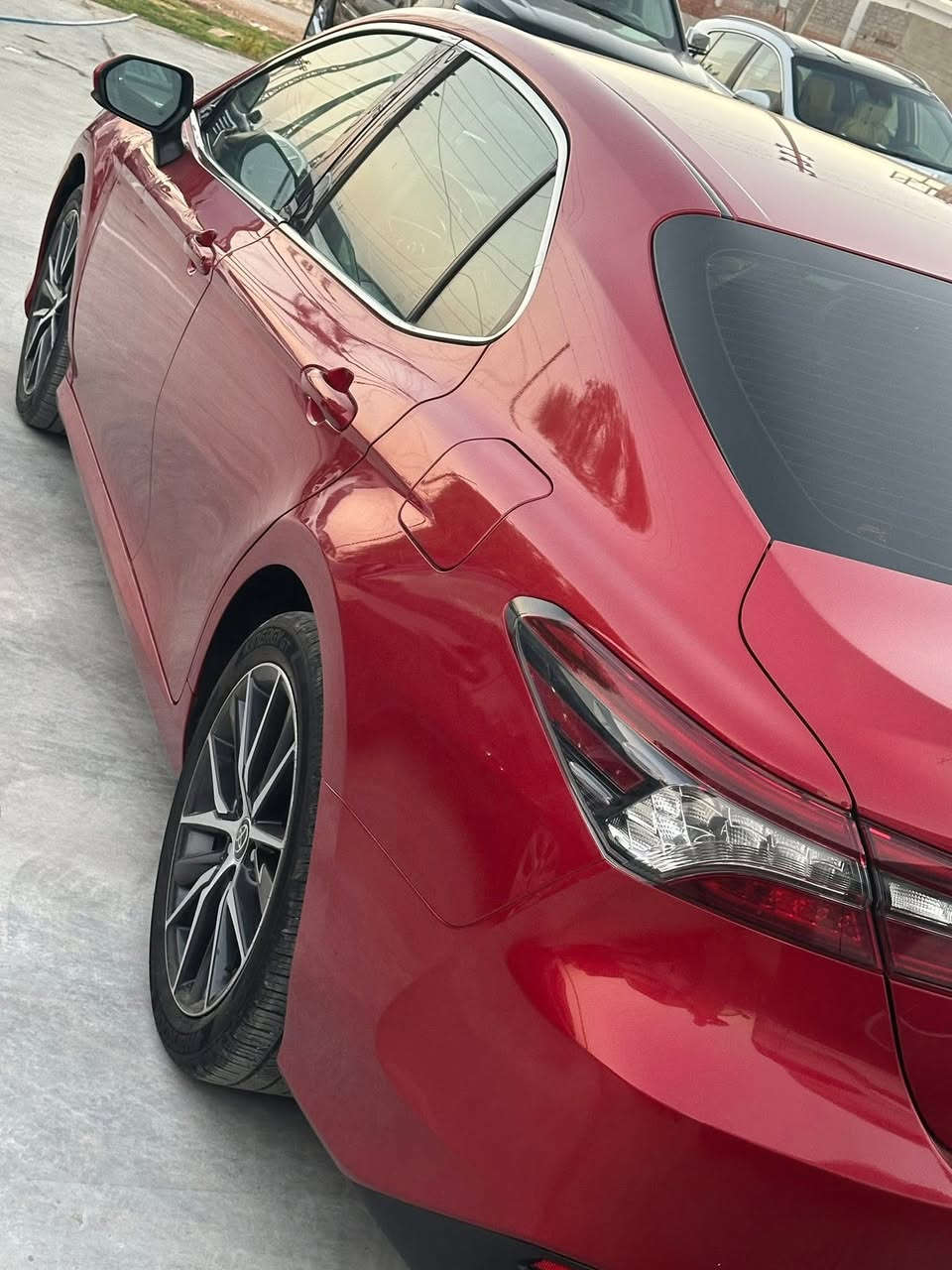 السلام عليكم ورحمة الله وبركاته 

تويوتا كامري فئة XLE هايبرد موديل 2024 وارد امريكي صور الضرر مرفقه بالمنشور بدون ايرباك شاصي لغد دواخل مكفولة بشرط صار بيها بونيد صبغ وخشم الجاملغ موضح بالصور ونفس الجاملغ بي بارد وباب السايق صار بي تكحيله صغيره وجوه المراية الجانبية اكو بارد بسيط ماشيه 37 الف كيلو متر وليس ميل رقم بغداد تحويل مباشر 

السيارة فول مواصفات عده الفتحه 
- بصمه تشغيل وبصمة أبواب 
- تشغيل عن بعد 
- نضام ترحيب 
- اشاير بالمري الجانبية
- تفتح تلقائي عند القتراب 
- ثلاجة 
- رادارات جميع اتجاهات السياره 
- كراسي جلد وتدفئة 
- كرسي السايق والراكب كهرباء 
- تحديد مسار 
- مثبت سرعه 
- سايد بريك كهربائي 
- ثلاث أنظمة قيادة 

مكان السيارة ديالى بعقوبة للاستفسار اكثر التواصل على الرقم ***********
