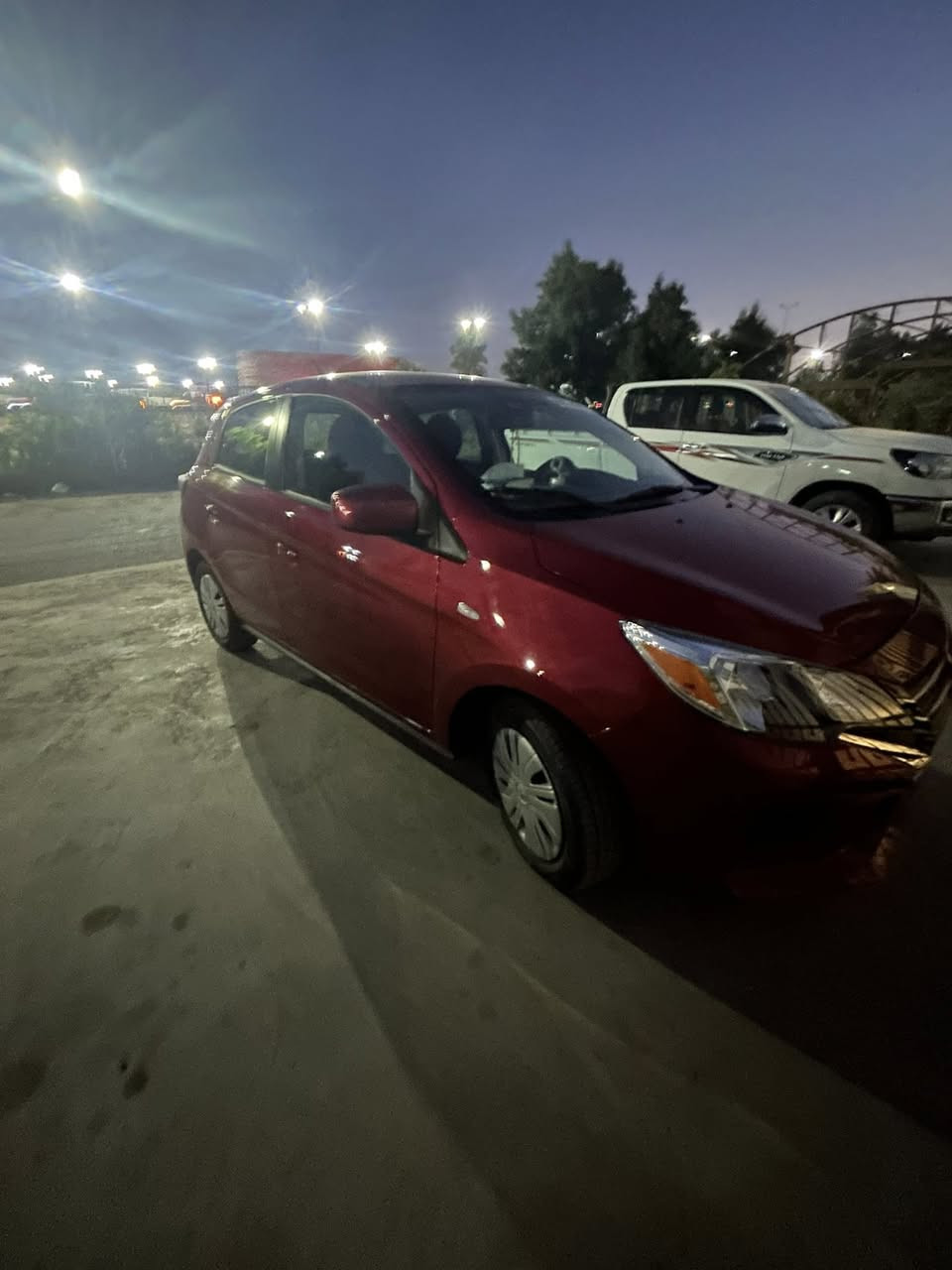 السلام وعليكم 
ميراج موديل 24 رقم فحص موقت 
مواصفات عادية 
ماشيه 50 الف محرك 1200 
حادث جاملغ مصلح بارد 
بدون صبغ  والدعامية نفسه مصلحة 
السعر 90 وبيه مجال بسيط 
الاستفسار عل الرقم 
***********
