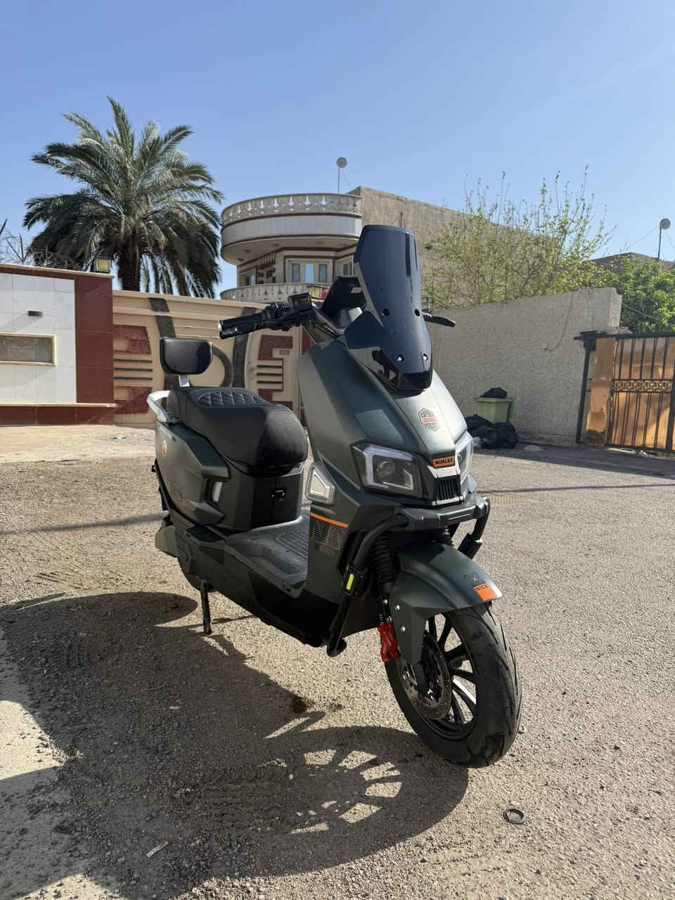 السلام عليكم دراجه صاعقه شحن للبيع الدراجه خير من الله كلش نظيفه وصارلها فتره عندي الدراجه كفاله عامه شخط واحد مابيها شوفت عينكم شكد حلوه و نظيفه مواصفاتها 6 بطاريات كبارررررر مسطره بيها نظام بك و نظام بارك و نظام سبورت و بيها 4 نمر و بيها بلوتوث و لايت عالي ناصي زنون اشاير يمنه يسره دبل اشاره نشره ويه البريك شاشه تاب تقره الأعطال 
سعرها 950 و بيها مجال 
مكاني بغداد الصالحيه قرب كراج العلاوي 
للاستفسار ***********
