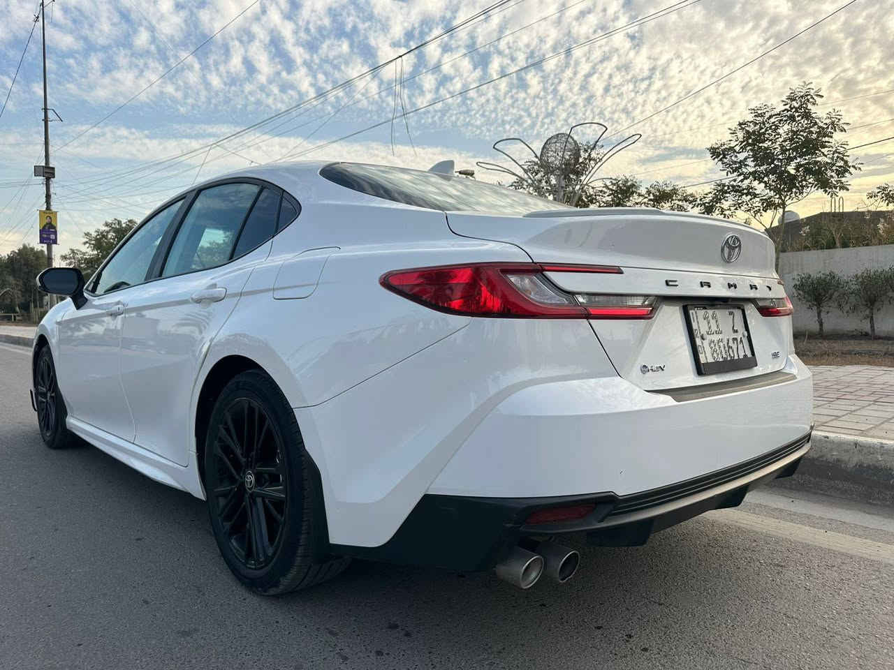 � للبيع | Toyota Camry 2025 Hybrid (SE)

✨ لون ابيض 
 ◽️فتحة سقف 
⚙️ محرك 2500cc هايبرد – أوتوماتيك
📏 الممشى: 5,000 ميل وحالياً 8000

✅ بصمة تشغيل وأبواب
✅ جلد أسود + LED
✅ رادار أمامي + مثبت سرعة
✅ قيادة ذاتية
✅ EV / Sport / ECO
✅ نقطة عمياء + تحديد المسار
✅ مانع تصادم وانزلاق
✅ شاحن لاسلكي

💰 السعر:210 بيها شي بسيط 
📍 الموقع: بغداد زيونه 
ضرر ، جاملغ وبنيد 
📞 واتساب / اتصال: +964 771 970 6458
