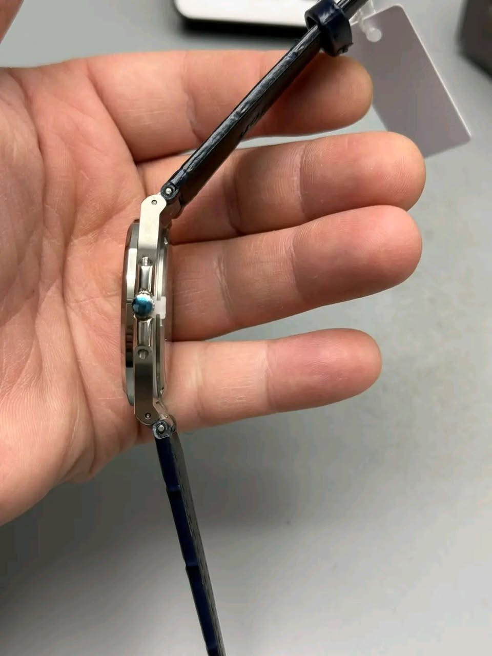 #مزاااااد #مزاااد

يبدأ المزاد من 40$ دولار واقل رفعه 5 دولار والسوم بالدولار

ينتهي المزاد غدا في الثانيه عشر ليلا او على التم بسعر مرظي

وبالتوفيق للجميع

🇯🇵 KARSTON 🇯🇵

ساعة ( كارستون ) #اصلي 
#قشطة قمة بالاناقة
تصميم الباتيك فيليب
مكينة كوارتز ياباني اصلي
مينة مشطبة لون ازرق
سير حديد
مقاومة للماء 30m
تاريخ شهري
القطر 42
عقارب وعلامات مضيئة

تاتي مع علبه حافظه فقط لعدم توفر علب اصليه🤍

 يوجد توصيل الى جميع محافظات العراق.


**إذا كنت صاحب هذا الإعلان وتريد حذفه لأي سبب، رجاءا أرسل رسالة إلى الدعم الفني**