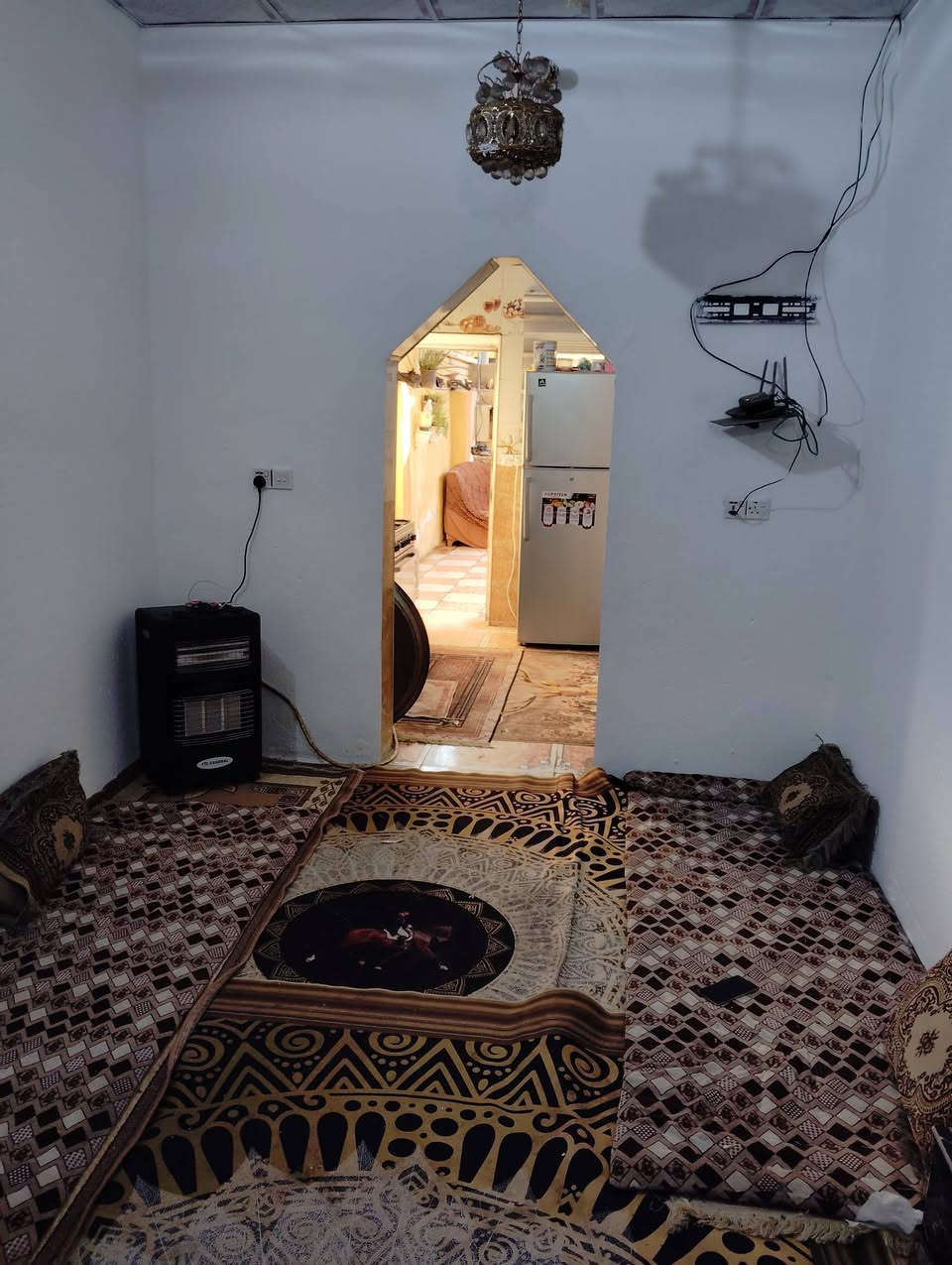 الدار للبيع المساحه 200متر طابو زراعي سند 25 تحويل مباشر بأسم المشتري الموقع على ربيانه قرب الشيخ أبو أنس أو مولدة محمد شاكر يتكون من غرف نوم ثنين وستقبال وصاله ومطبخ مجمع صحي خارجي وحمام داخل شارع تبليط ومجاري بناء طابوق السقف عكاده+حديقه وطارمه البيت كامل كلشي معايز أي استفسار إتصال على الرقم التالي واتساب *********** 
أو مراجعة مكتب ابو زهراء التميمي شارع المواكب مقابل حسينية الخزرج الخاص مفتوح
