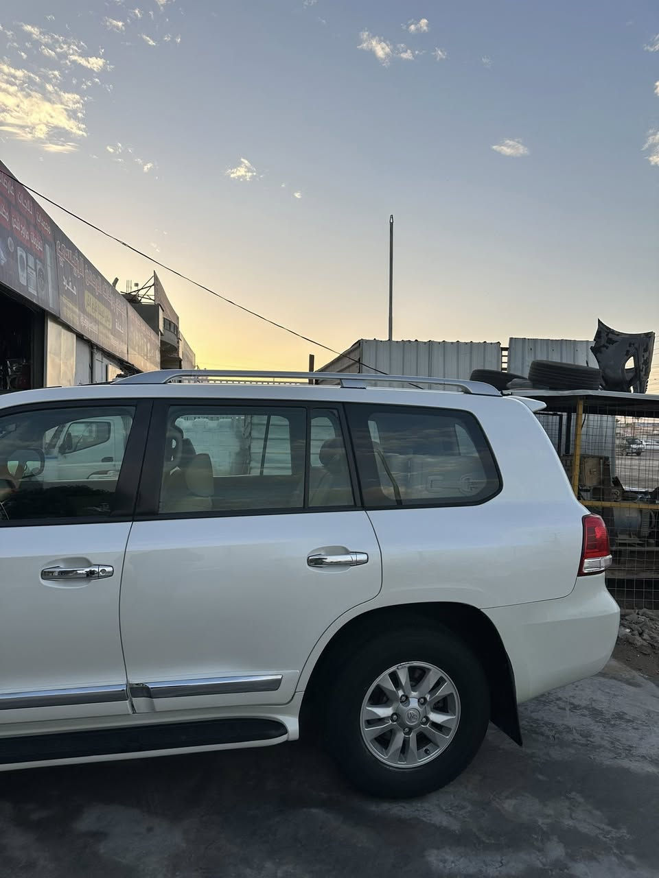 للبيع لاندكروز مديل 2011 سياره جديده بمعنى الكلمه وعله ادينه مكفوله مكينه 6 مكينه كير بدون فتح ومكفولات سياره برغي ممفتوح بيها غرفتها شركه وسياره كامله مكمله برغي مبيها نقص تخم تاير جديد رقم بغداد ب اسمي رقم جديد وهزه جديده سعر خاص او اتصل ع رقم والرد سريع 
اتصال*********** 
واتساب ***********
سياره بريم اصل ام طفايه
