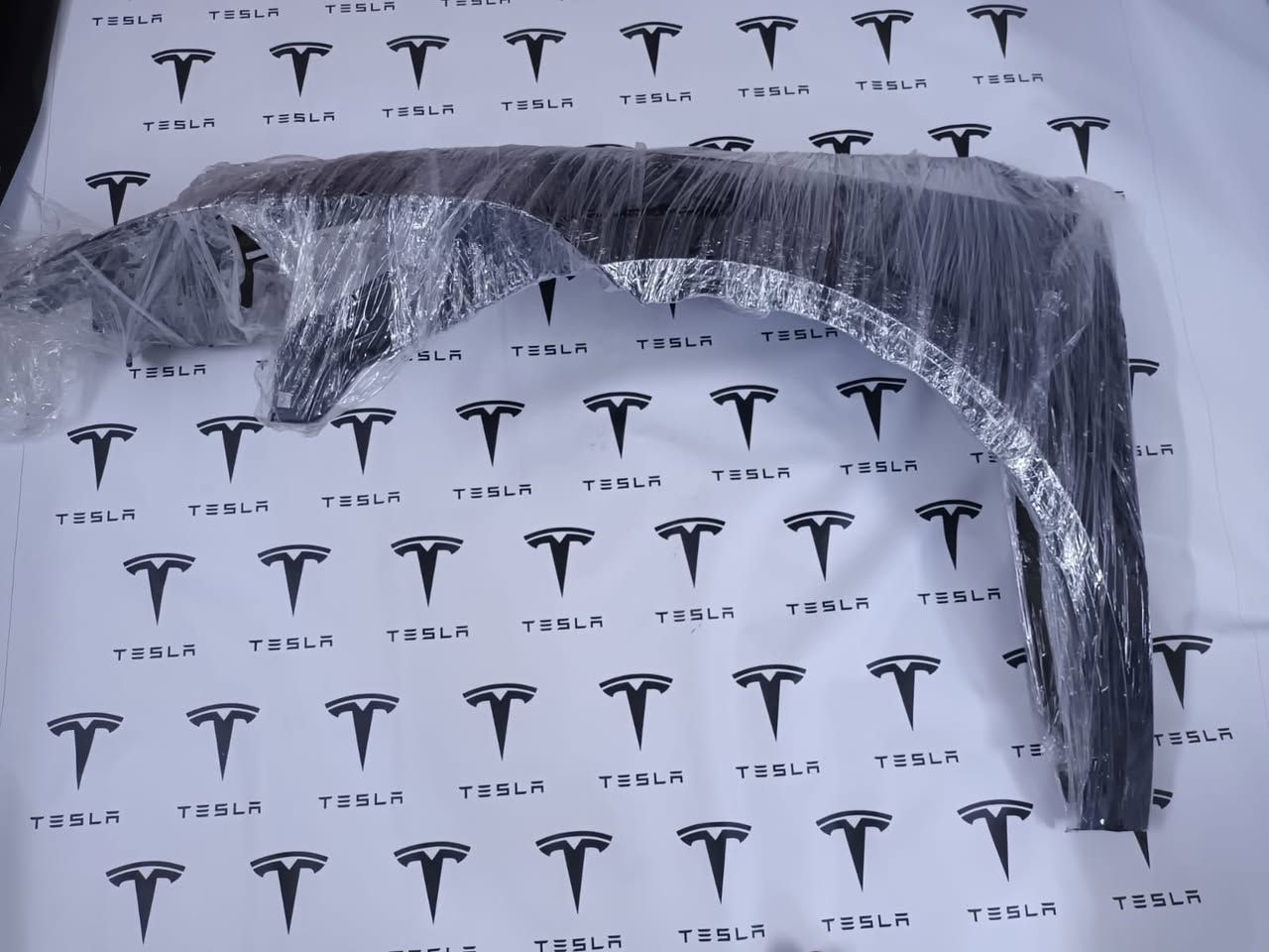 موجود قطع تسلا Y موديل 26 بدنه جاملغ اسطاب اكسل خلفي يمين جسر امامي علوي وجسر امامي سفلي ***********
