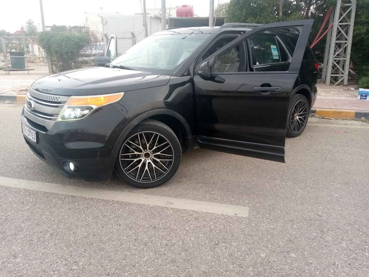 السلام عليكم فورد اكسبلور موديل 13 للبيع ومراوس بيها قطعه واحده باب اكس السائق والباقي صبغ ملون محرك جديد حداديه جديده تبريد ثلاث قطع تخم تاير حلوه وجاهزه من كل كلشي رقم ذي قار باسمي رقم انجليزي تحويل ثاني يوم السعر 140 عنوان السياره نجف ***********
