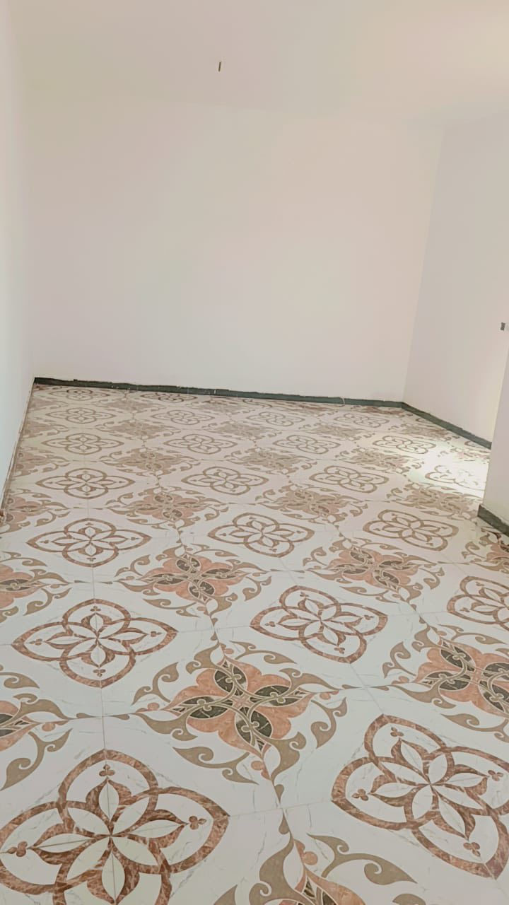 � للبيع – دار سكن طابقين في العزيزية / منطقة الموظفين 🏡

📍 الموقع: العزيزية – منطقة الموظفين
📄 طابو: صرف تحويل مباشر
🔢 رقم القطعة: 911
📐 المساحة: 100 متر 

✨ مواصفات الدار:
🔹 بناء جديد وحديث، جاهز للسكن مباشرة
🔹 طابقين

🏠 الطابق الأرضي:

* غرفة نوم
* صالة
* مطبخ
* استقبال
* صحيات

🏠 الطابق الثاني:

* غرفة
* صالة

✅ تشطيب حديث ومناسب للعوائل
✅ موقع هادئ وخدمي
✅ جاهز للسكن فوراً

📞 للاستفسار والمعاينة:
مكتب محمد صمد للعقار
📱 ***********
📱 ***********
📱 *********** (حيدر صمد )

