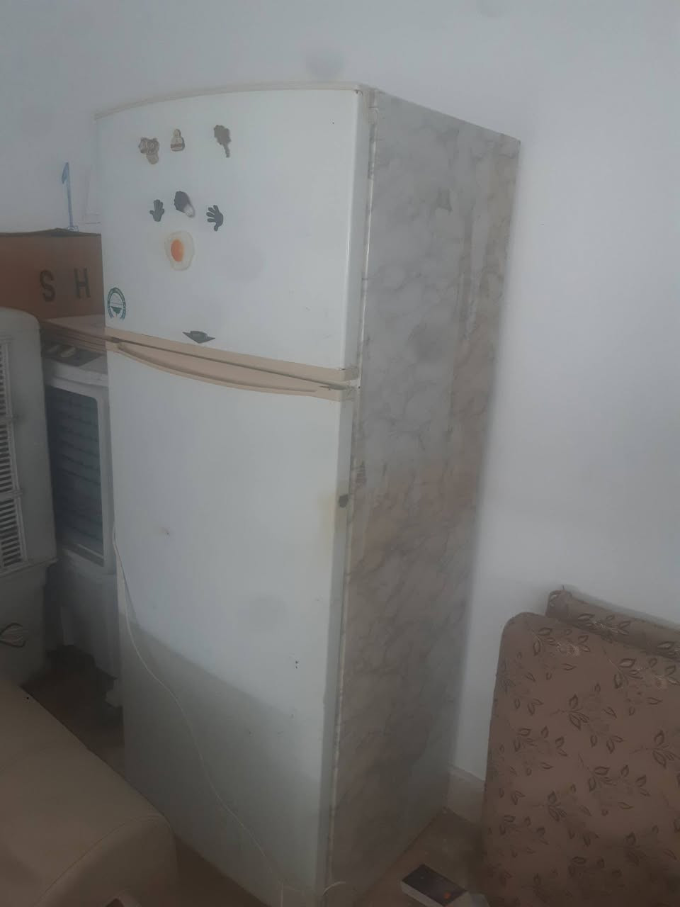 غرفة نوم بحالة جيدة مع دوشك طبي 175
دوشك طبي 50
طقم كنبات ١٠ نفر  كوشات متحركه مع طاولتين  50
ميز تلفزيون 15
ميز صغير 15
براد شغال ١٠٠% منظر بحالة جيدة  75
مبردة مع حديدة رفع 75 
تلفزيون + صحن مع شريط وصل من الصحن لل تلفزيون 100
مزهريات ورود 75
موكيتات ٣ كبار ١ صغير 50


**إذا كنت صاحب هذا الإعلان وتريد حذفه لأي سبب، رجاءا أرسل رسالة إلى الدعم الفني**