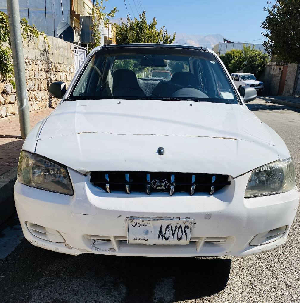 هۆندا ئەکسێنت مۆدێل 2001 . ئاڕمی پلاستیکی سلێمانی بەشەرتی ئاڕم و ئەوەلیات بێ کێشەیە هەموو کوردستانی پێ بکە . گێڕ عادیە . تەبرید و سوکان پاوەرە ، چوار ویلی سپۆرتی لەژێرایە . سەیارەیەکی بێ مەسرەف و کەم بەنزین خۆر ماڵی فەقیرە .تەبریدی بەشەرت گێڕی بەشەرت مەکینەی بەشەرت. ئاڕم بەشەرت لێدراوی قورسی نییە  سەریارکە هەیکەلی جوانە . نرخی 42گەڵایە و مامەڵەیەکی برایانە. 
شوێن / خورماڵ - هەورامان.
***********
*********** السليمانية, العراق
