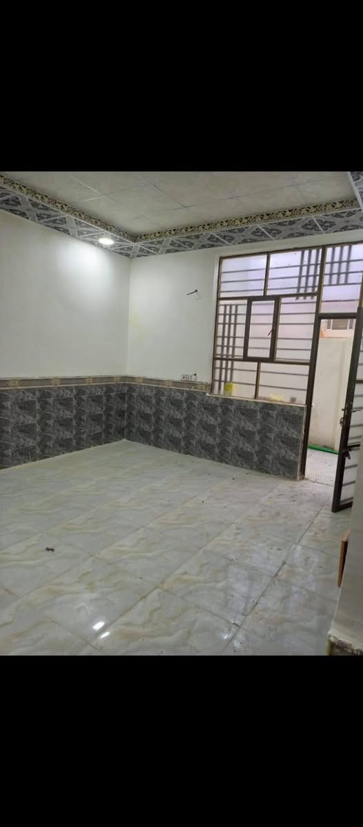 100متر للرهن المده سنه وقابل للتجديد بسعر 15 وبيه مجال العنوان مقابيل قريه الغدير خدمات كامله للاستفسار اتصال ***********
