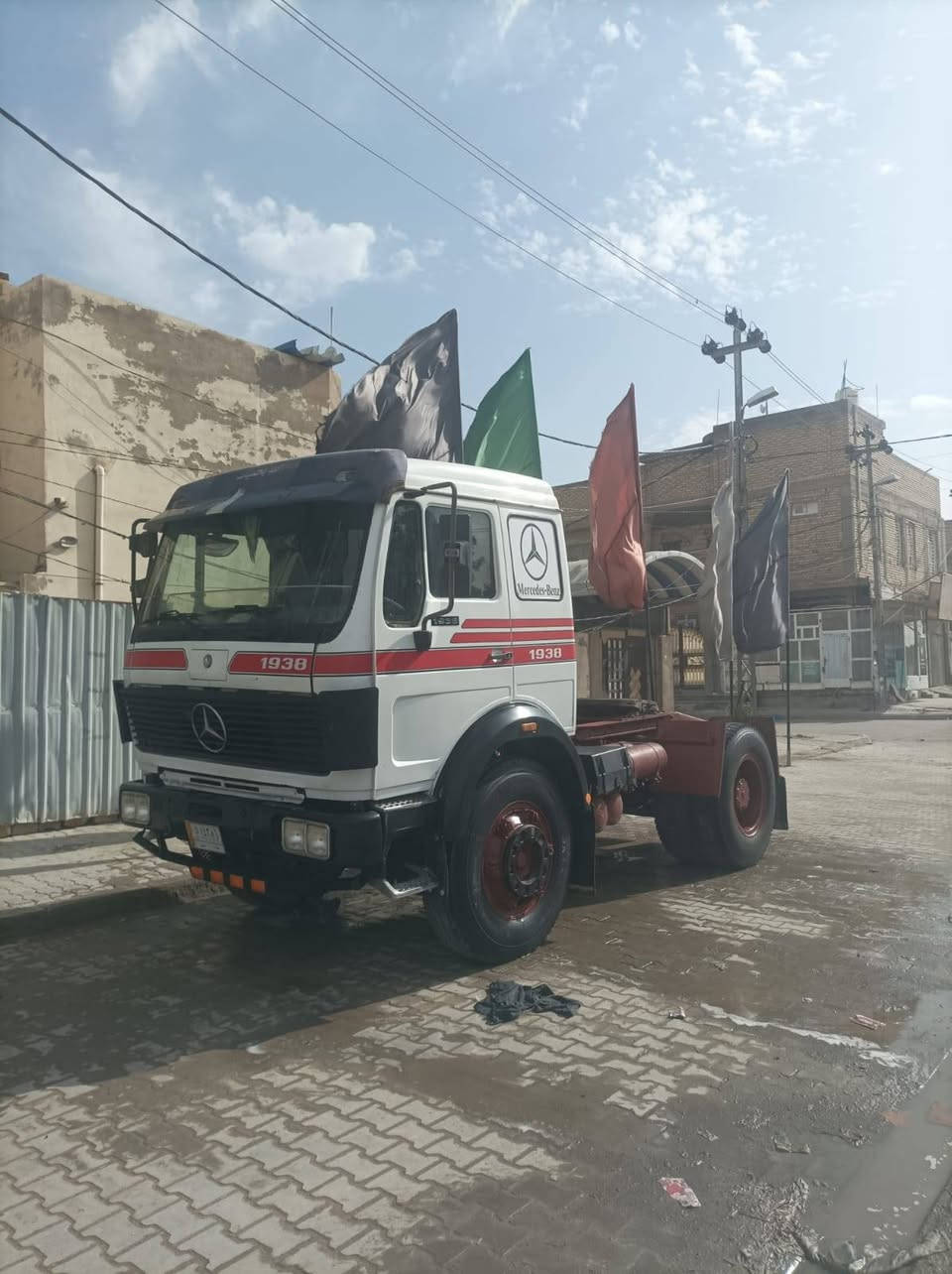 راس تريله للبيع موديل 87 مكينه 10 سوبر كير 130 رقم بغداد انكليزي بسمي مربوطه فلات ذات جوانب شاصي بلا صبغ السعر 145
 ***********
