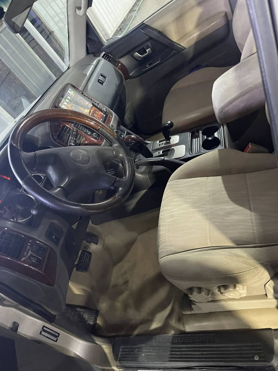 السلام عليكم
باجيرو 2006 رقم بغداد ابيع ع حادثها كير محرك مكفول السعر 80
***********
