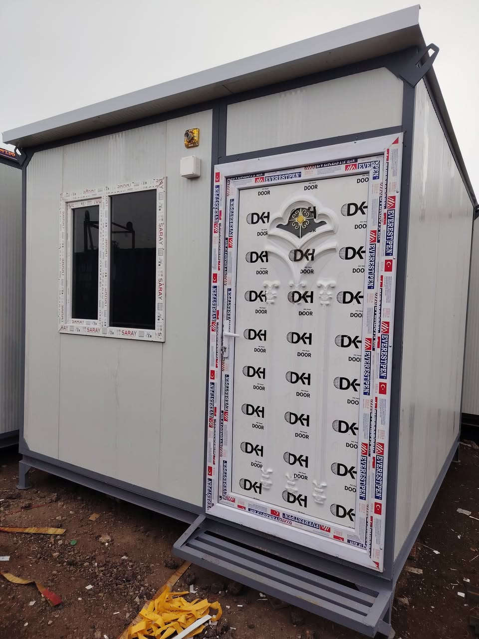 ✨ كرفانات فاخرة بمعايير هندسية متقنة – حيث تلتقي القوة بالأناقة
نقدم لكم مجموعتنا المميزة من الكرفانات المصنّعة بدقة عالية، والمصممة لتمنحكم تجربة استخدام راقية وموثوقة. نعتمد في صناعتنا على أفضل الخامات العالمية، مع عزل احترافي يضمن لكم راحة مثالية في جميع الفصول.
كرفاناتنا مناسبة للمدارس، والبيوت، والاستراحات، والمشاريع الحكومية والخاصة، وتأتي بتشطيبات فاخرة تلائم أعلى معايير الجودة.                                                                                                                                                                                                       🏛️ مزايا الصناعة الراقية :                                                                                                                                                                                     الأسعار:
⬅️ السعر المتر ضد الحريق🔥🔥33 الف دينار
يشمل🚪 البواب و🪟الشبابيك التركيه
و كهربائيات 💡سعودي 
⬅️ سعر المتر: العادي ب 24الف دينار 

يتوفر لدينا تغليف عضم جدران مع سقوف ثانويه سعر المتر ب 12الف دينار 

هاتف📞📞***********
