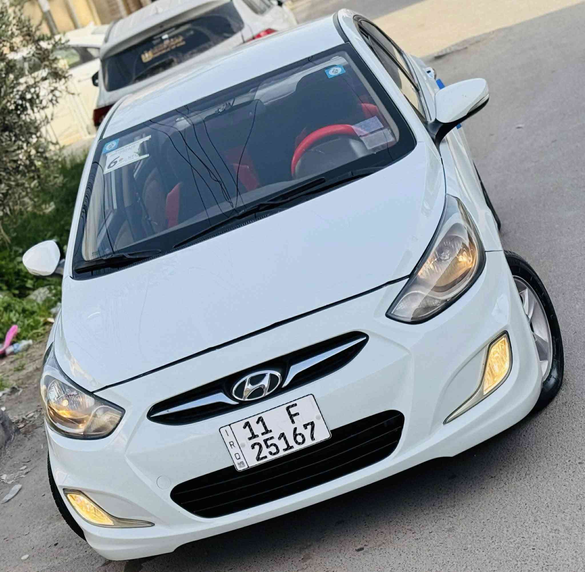 السلام عليكم عندي اكسنت ٢٠١٣ خليجي رقم بغداد الدولي 
جديد سنويه وأرقام وهزه كله جديد لل ٢٠٣١ بسمي تحويل ثاني يوم محرك ١٦٠٠ دوش المرغوب سياره نضيفه وجاهزه مابيها اي نقص بيها صبخ بسيط فقط بل جاملغ بدون اي داخل اثر طخه كلش بسيطه فقط والباقي كله مكفول 
مواصفاتها 
تحكمات 
شاشه 
كامره 
حساس 
ايكو 
اي بي اس 
حاكيه بلوتوث 
ويل كب 
اشاير يل مري 
داخل لونين 
محرك ١٦٠٠ 
سياره نضيفه وجاهزه 
مكان السياره بغداد 
عارضها ب ٩٦ وبيها مجال للشراي 
وهذا رقمي 
***********
