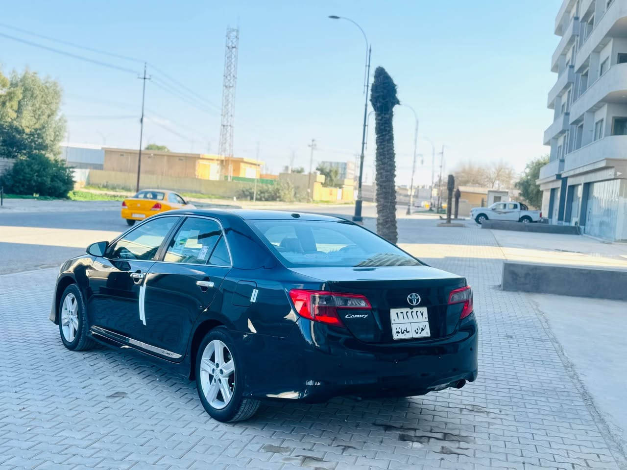 السلام و علايكم  
كامري موديل 2012 كندي 
مصفات se  فول بدون فتحه 

شاشه  كاميره حساس تحكم استيرن
تحديد سرع كشن جلد كشن كهربا كير بل استيرن 

كير محرك بشرط لا بخار لا صوت 
حدايده جديد 

سياره بي قتع تين صبخ بدون جك دواخل بدون ايرباك  

سعره 113 بي مجال قليل. 
*********** كركوك, العراق
