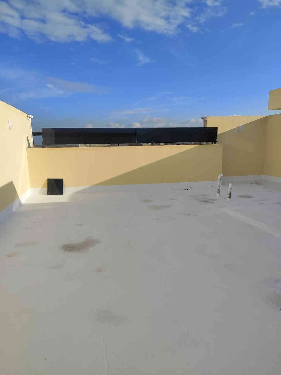 السلام عليكم..
بيت مساحه ١٠٠متر  طابقين علاشارع تبليط  البيت بناء طابوق  كامل مكمل شغل درجه اوله  مثل ماموضح بتصوير يحتوي علانضام كامرات  البيت مواثث وجاهز السكن يباع هوا والاثاث كامل
الموقع ابو الخصيب  يبعد عن سوك ابو الخصيب ٥٠متر  جنس العقار طابو زراعي سند ٢٥ 
السعر ١٦٠ وقابل للتفاوض 
الاستفسار علارقم***********
