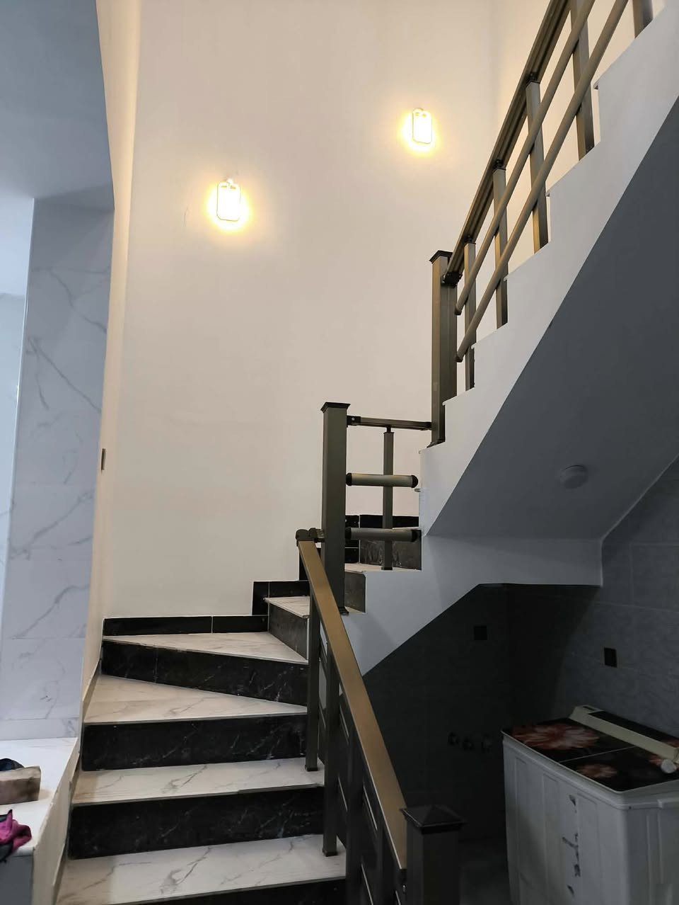 السلام عليكم بيت ايجار 150 متر طابقين 3 غرف نوم وصالتين واستقبال ومطبخ بناء جديد مؤثث وجاهز  للايجار

المكان ملحق قرية الغدير الاولى 

تفاصيل اكثر اتصل او واتساب بيت مئثث سعر الايجار 700
***********
