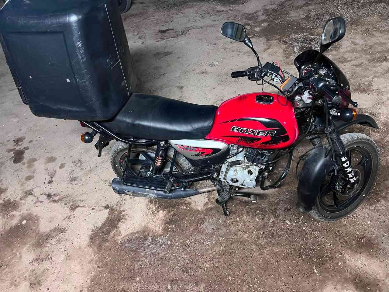 بوكسر ٢٠٢٣ فقط مكاتبه تاخذهه من باب البيت
مابيهه اي نقص مجفته شركه 

دراجه جديده باتري وزوج تايرات وماصده وبك لايك جدد

***********

مكان البياع 

٩٥٠ وبيها مجال 

ابيعها كامله هيه وغراضهه وياهه تجوه هم
