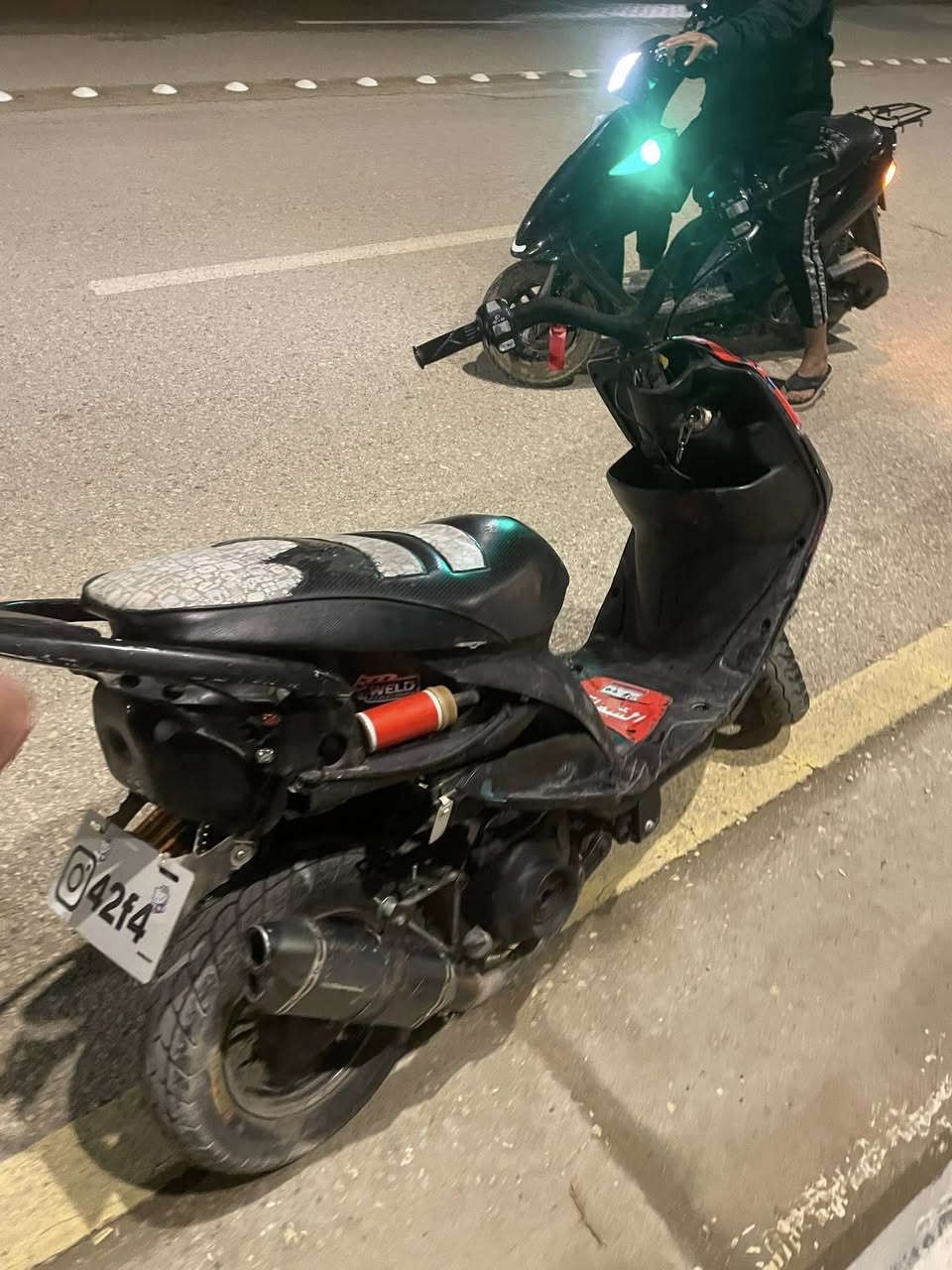 السلام عليكم ماكس بلادي دراجه تخبل الله شاهد حط بانزين وين مايعجبك روح دراجه كلشي ما نقصها مكاني كفائات السعر 325 وبيها مجال للشراي الرقم 
***********
