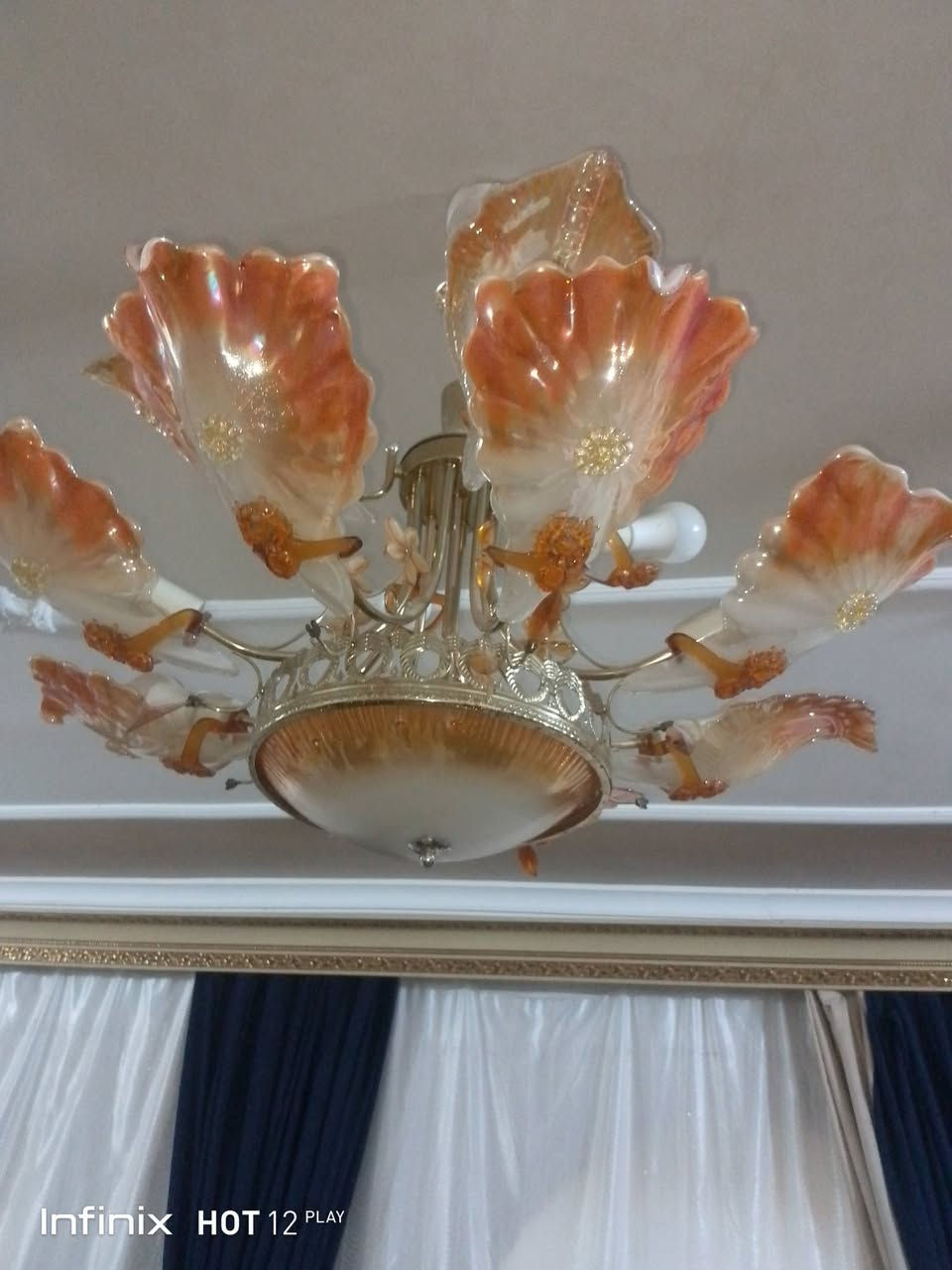 مكلف بل نشر ثريات عدد ٣ شلع ٦٠ مكان فلوجه قرب ماكولات احمد ياسين ***********
