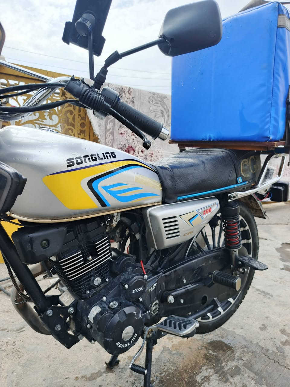 السلام وعليكم دراجة سولنك 2026
مكينه 200 cc  دراجة كلش نضيفة مكينه ممفتوحة شاصي نضيف اوراق معرض الصندوك مخلي ع اساس اشتغل ومن صار حجز ما اشتغلت الدراجة من البيت للدوام نگرة سلف باي وقت وهندر عليها ماسكة تلفون وفيدراليات خلفية
نقصها جهاز الانذار بالمطر فات بي مي ووكف
وتك من الاشارة الخلفية واكعه ومادري بيها مكاني بغداد الشعب سعرها 750 بيها مجال بسيط متواجد خاص وهذا رقمي هم ***********
