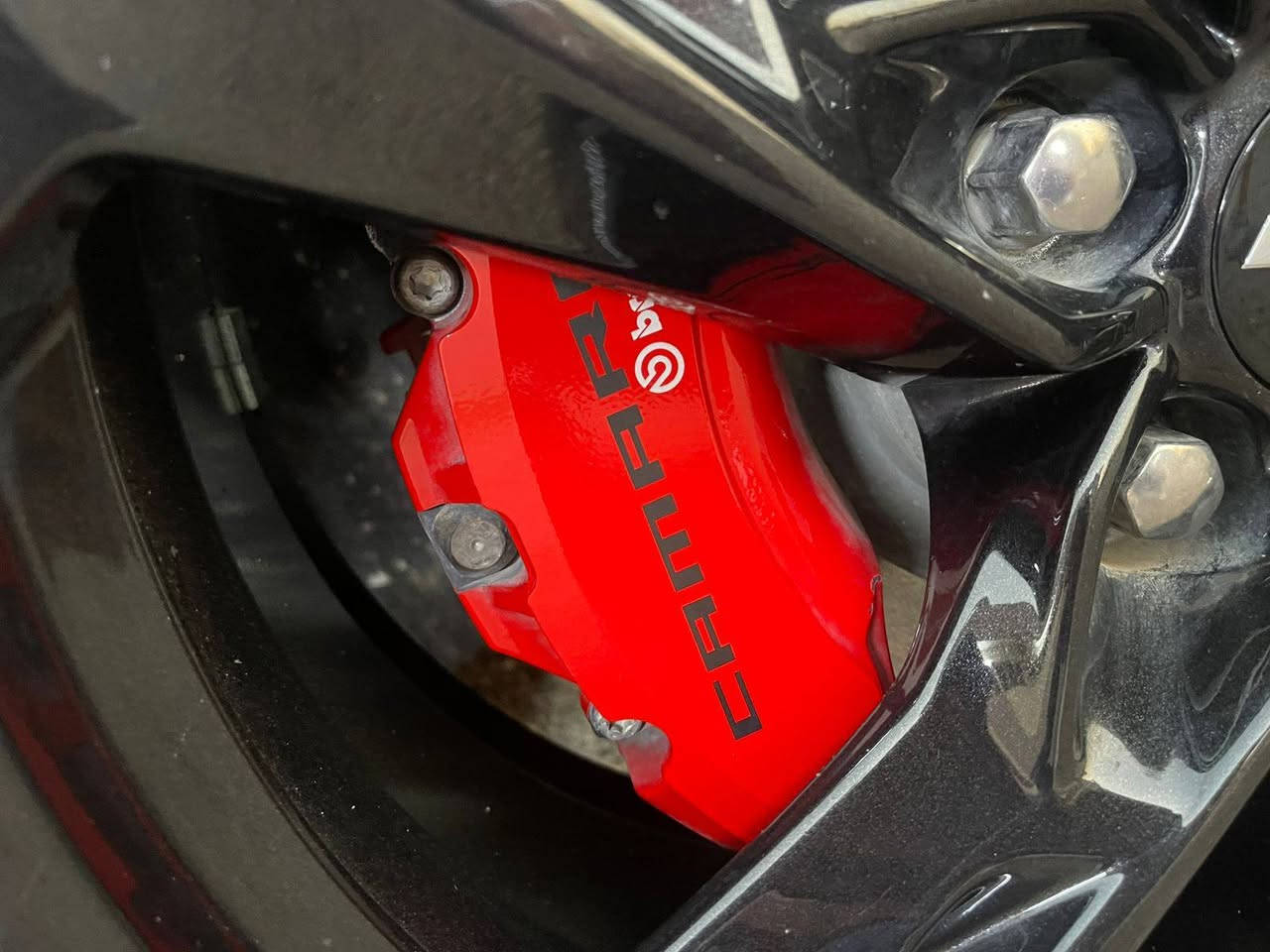 السلام عليكم للبيع كمارو                                                     موديل 2023.                                                               وارد امريكي.                                                                 رقم بغداد الجديد تحويل ثاني يوم.                                        ماشيه 23ميل                                                                  كير محرك مكفول                                                             محرك 8سلندر.                                                           السياره جاهزه مانقصه شي                                             مكان بغداد العامريه.                                                   للتواصل *********** /*********** بغداد, العراق
