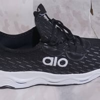 جديد نسواني • مقاس ٣٧/٤٠ • جملة فقط