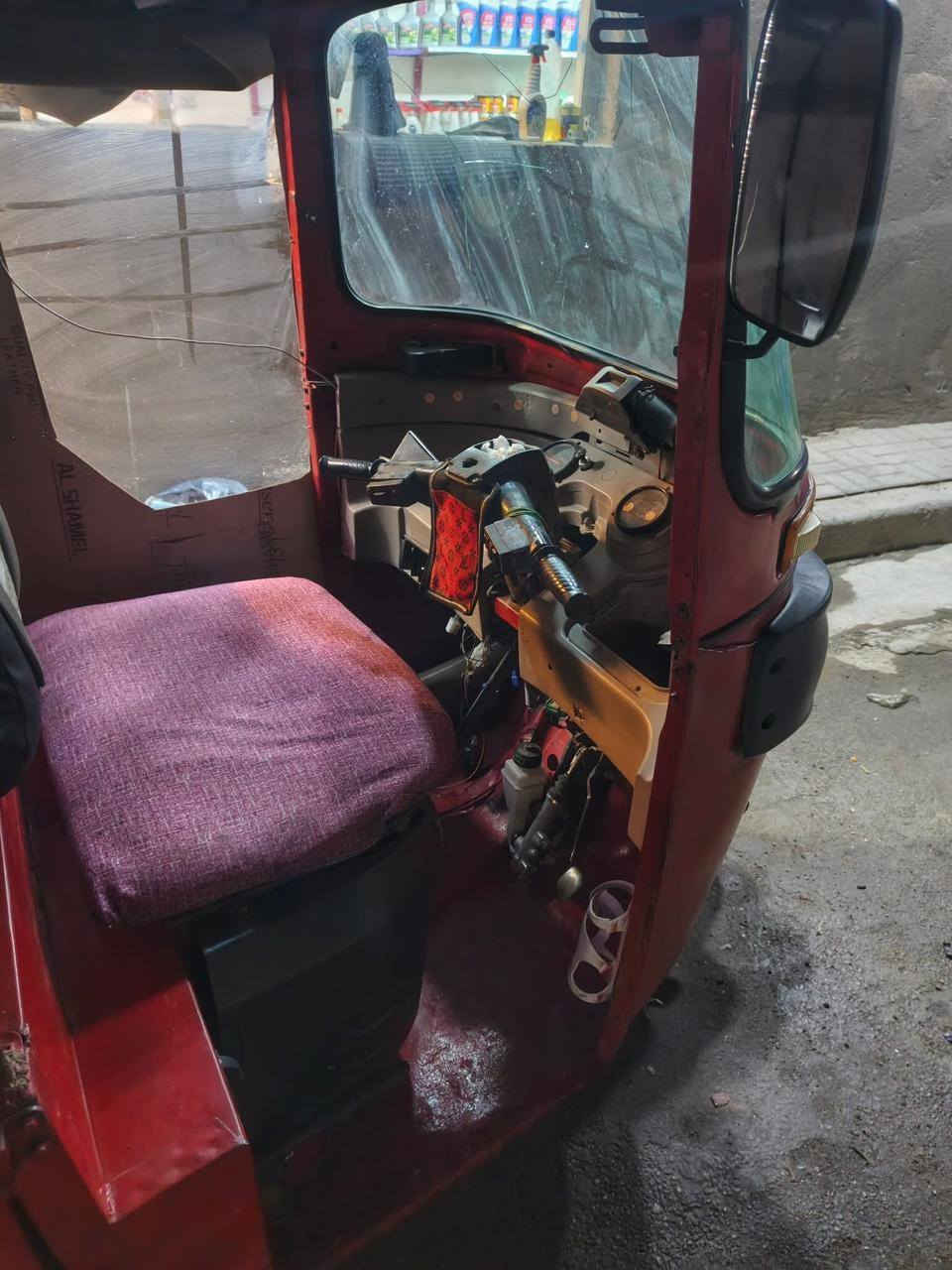 سلام عليكم تكتك البيع موديل 2017 سعر 2800مكاني بغداد البياع 
***********
