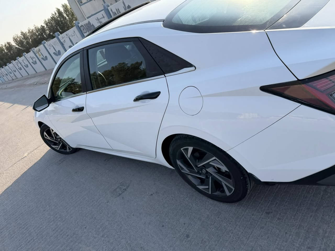 السلام عليكم النترا هايبرد 2024 حادث خلفي بسيط موضح بالصوره  السعر 175وبي مجال ***********
