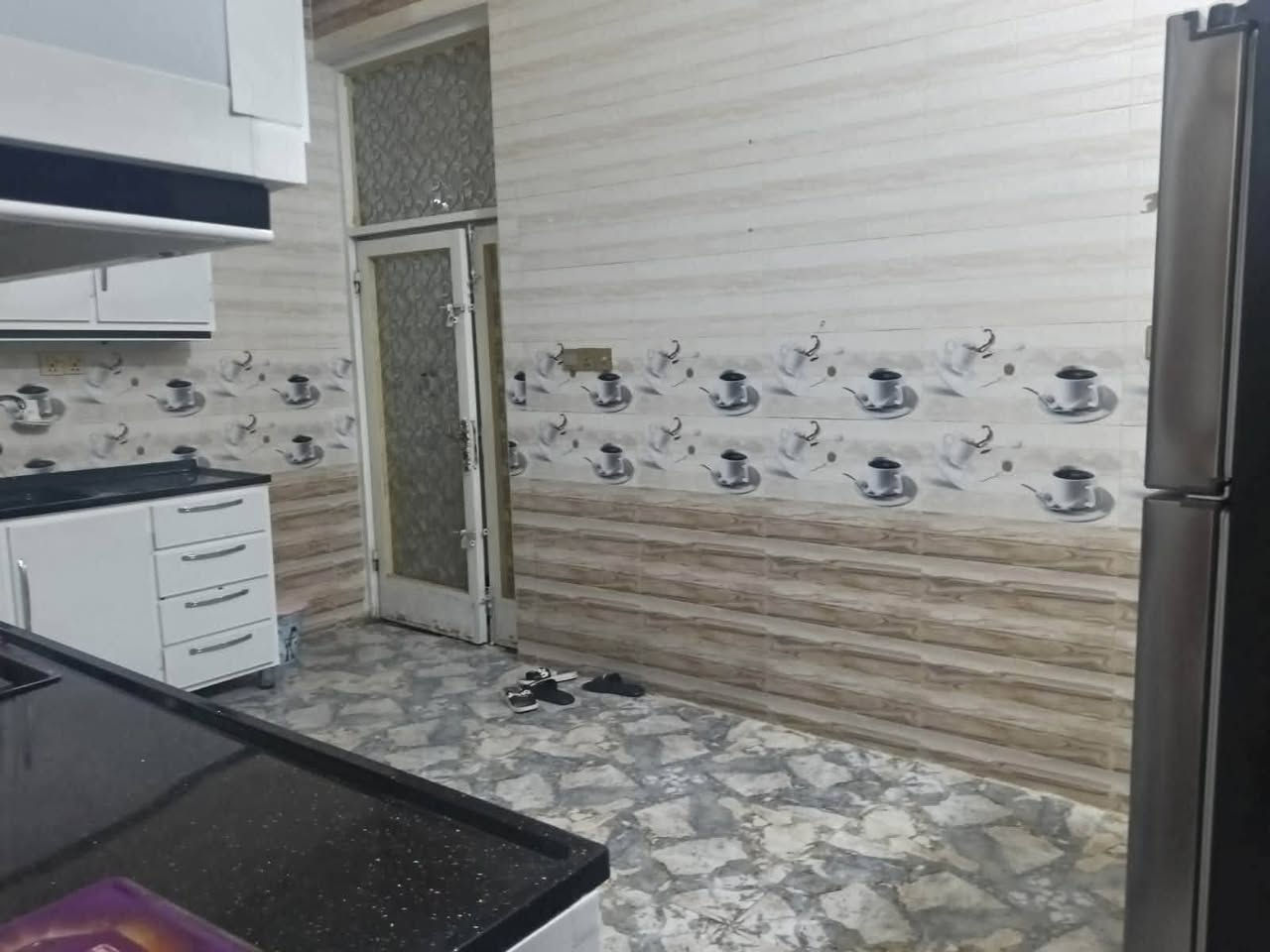بلاش بلاش
بيت مستعجل على بيعه
دار طابو  صرف للبيع ١٠٠ متر طابقين يتكون
الطابق الأول كونكريت 
غرفه وصاله واستقبال ومطبخ وصحيات
الطابق الثاني
غرفتين وصاله وصحيات
عرض الشارع تقريبا ٨ متر
الواجهه ٥ونص
موقع البيت بالضبط
حي العسكري شارع السايدين قرب مركز الشرطه وجامعة العين السعر ١٤٥  للاستفسار واتساب  ***********
