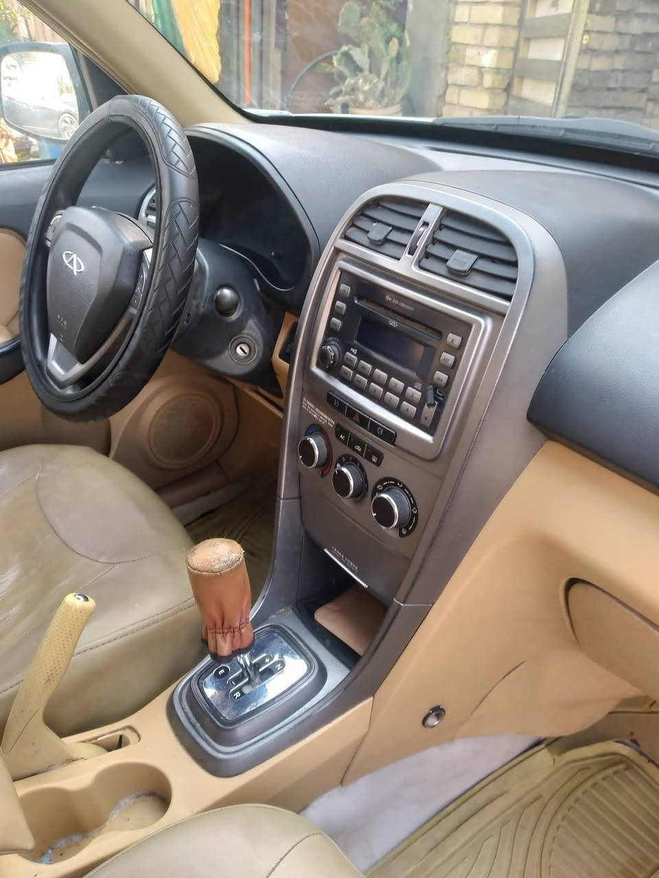 السلام عليكم عندي سيارة شيري تيكو موديل 2013 نظيفة وجاهزة مابية اي نقص فقط صبغ هلالات وجوة التريشة اخياس ومصلحة رقم انكليزي باسمي تحويل ثاني يوم معروضة ب 55 وبي مجال للاستفسار الاتصال على الرقم *********** ما متواجد على الفيس مكان السيارة بغداد
