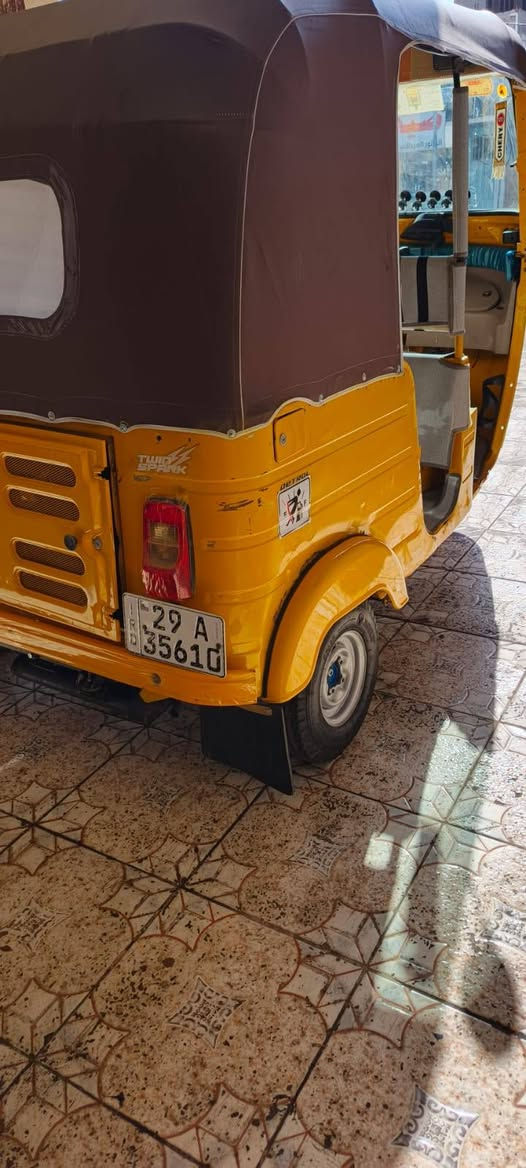 السلام عليكم
تكتك للبيع موديل ١٨ محرك مال ٢٠  
مكفوله كفاله عامه بس دوس معمره
العنوان واسط نعمانيه 
رقم واسط انكليزي تحويل مباشر 
***********
