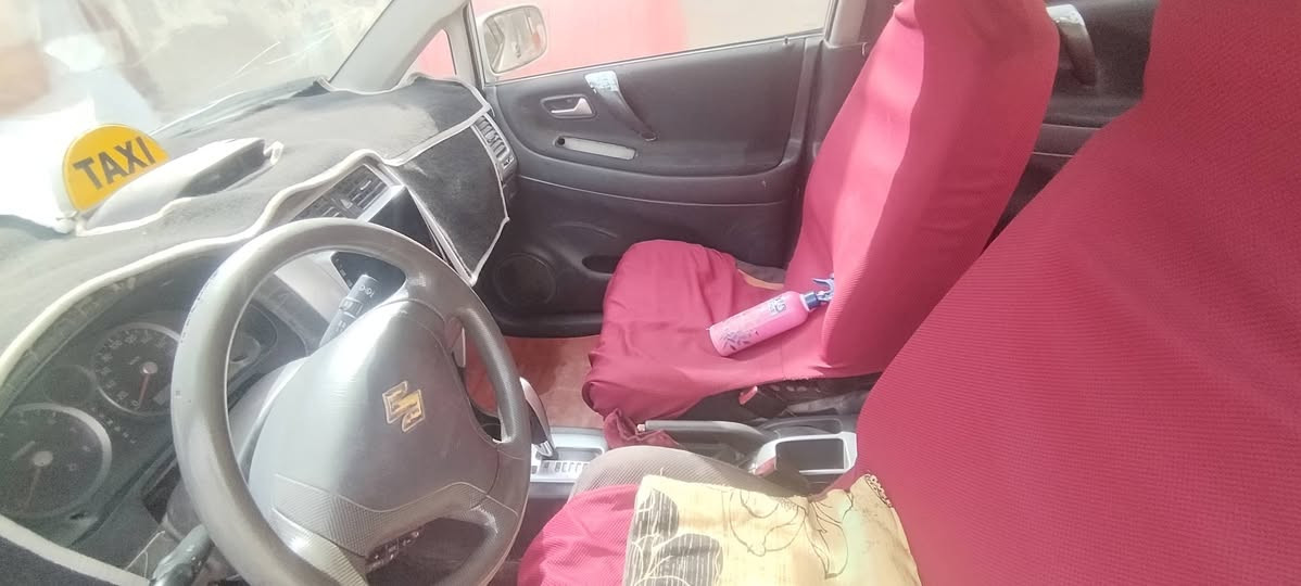 سيارة ساسوكي ليانا للبيع موديل 2005 رقم بصرة حرة تريد وكاله تريد تحويل راعيها بلحيانيه عندي بيها وكاله عامه  السيارة بديها زين لون ابيض سنويه لل28 يرادلها شوي ترتيب بيها ربل ولف الصبح من شغل اطلع دخان ابيض كير مكفول ستوة شاده وبيها المشط جفته ورجع شوي ثكيل الباقي مابي شي شاشه بلوتوث سماعات حدادية نص عمر تايرات الكدام ستوة شادهن نضاف السعر 45 ورقه وبيها مجال قليل.  الشراي يتصل *********** مكاني بصرة كرمة علي
