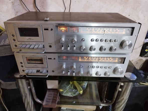 الاسلام عليكم جهازين رايزنك واحد يشتغل راديو والمسجل وكف رئسن مااعرف قايش او ماطور والثاني يشتغل المسجل بس طكت الدكمه مالت التشغيل والراديو بي وشه اثنينهن معا زوج سماعات خشبهن تعبان بغداد البلديات ويوجد واتساب  ***********
