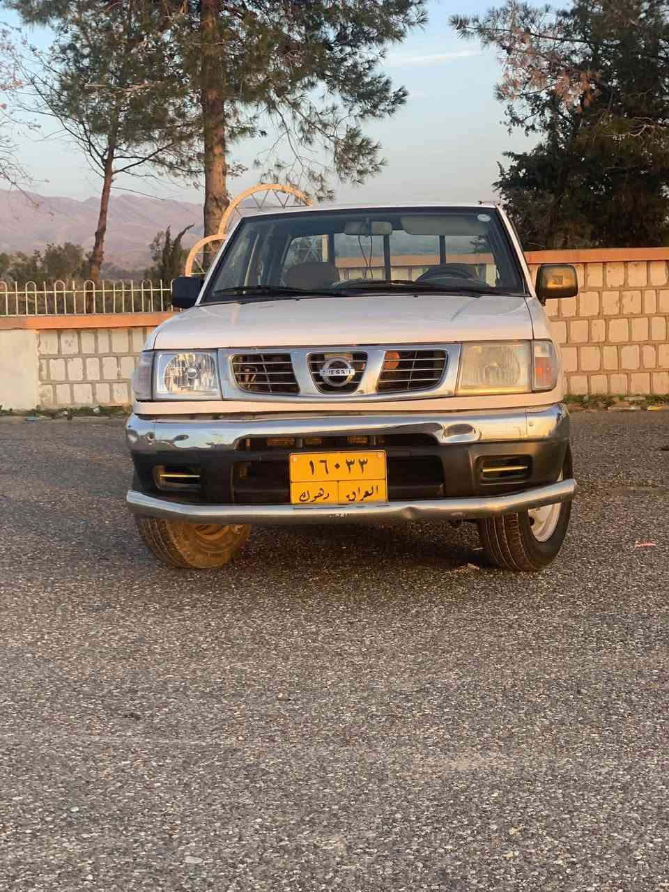 نیسان پیکاب دەبل مۆدیل 2001
پشت وپیش کەپس  بی بۆیاغ زۆر جوان و ریکە 
تەبرید لەسەر سویچ سوکان پاوەر 
ماشا اللە هەیکەلی زۆر قیتە  
گیر و مەکینە بەشەرت 10 وەستا لە مالەکە بی منەتم 
تەقە و رەقە بەشەرت 
چوار تایەی تازەی لەسەرە 
کامل سێرڤسی بۆ کراوە 
سەنەوی مانگێکە بەسەرچووە تەحویل و غرامە بەشەرت 
ناوی لە دەرەوە جوانترە زۆر خاوین ماوەتەوە 
شوین کۆیە 
***********
