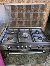 طباخ غاز • عيون معطلة • عجانة كهربائيه نضيفه