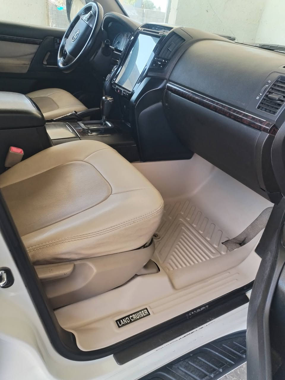 السلام عليكم
الاندكروز جكساره 2009 رقم بغداد دولي تحويل ثاني يوم 
مكفوله كفاله عامه عده قبق جنطه الفوك بيه رش  فقط 
كير محرك مكفولات 6سلندر 
فول مواصفات حداديه جديده 
بصمه 
فتحه 
تبريد 3 قطع ثلج 
7 راكب 
ماشيه 197 
تخم تاير جديد
اشاير امري 
هواي موصفات 
السعر 275 وبيه مجال 
***********
مكاني بغداد
