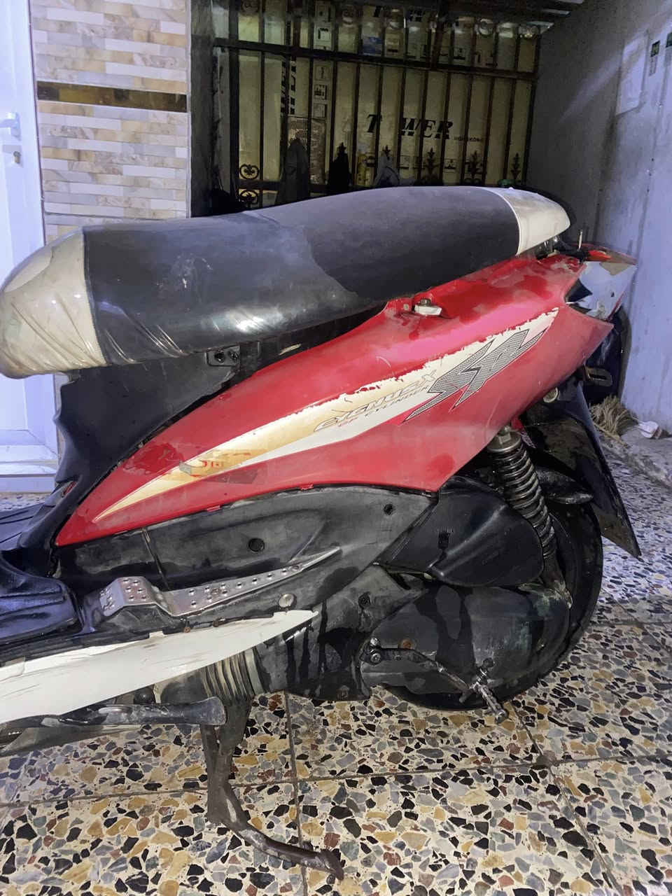 سكنس نثية كهربائيات شغاله مكينه حلوه وزينه كفرات مالتهه لصليه رايدهه ب٣٥٠ بيهه مجال عل خاص موجود عل رقم هم ***********
