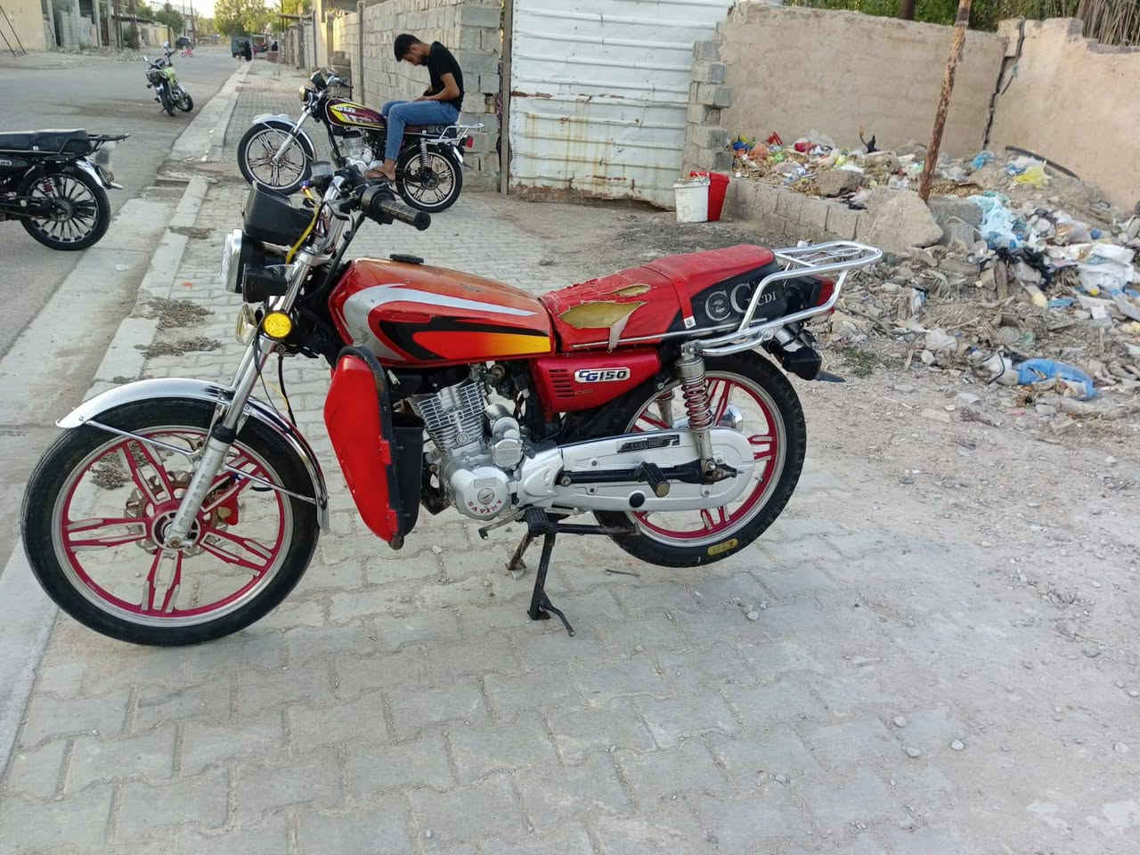 سلام عليكم دراجات عدد 2 للبيع
الحمره موديل 23 اوراق كامله سعر 475 بيهه مجال 
الخضره موديل 24 اوراق كامله سعر 550 بيهه مجال 
مكان محموديه لطيفيه مو شراي لا تعبني 
*********** بي واتساب 
*********** فقط اتصال
