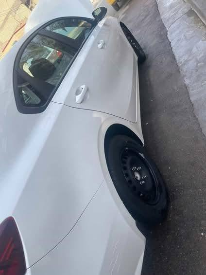 السلام عليكم كيا سيراتو  موديل 2024سياره بيه طخه موضح بالصوره جديده ماشيه19مكاني حي ور السعر 180 او بيه مجال قليل ***********
