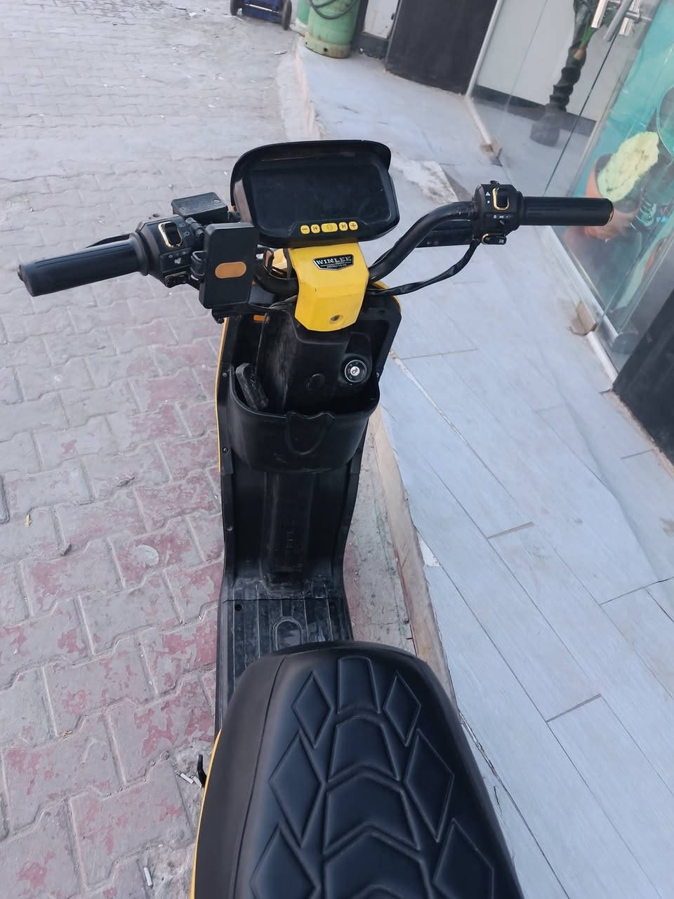 ار 9 موديل 26 بطاريات خمسه كبير 32 سرعتها الحقيقيه 80 شاشه الكترونيه دراجه نظيفه 100 100 دبلات ولو قدام جديده لون اصفر مراوس بنزين مكان بصر بالسعر 400 وبي مجال مراوس ماكس واعطي فرق رقم الهاتف واتساب+964 787 616 7108
