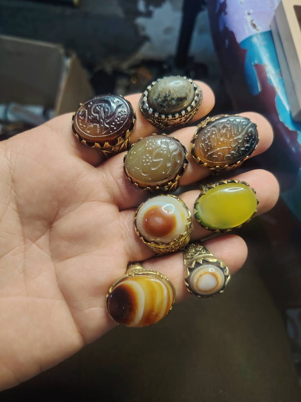 محابس نحاس شلعه الي يفيدنه يراسل وات ساب
***********

***********
