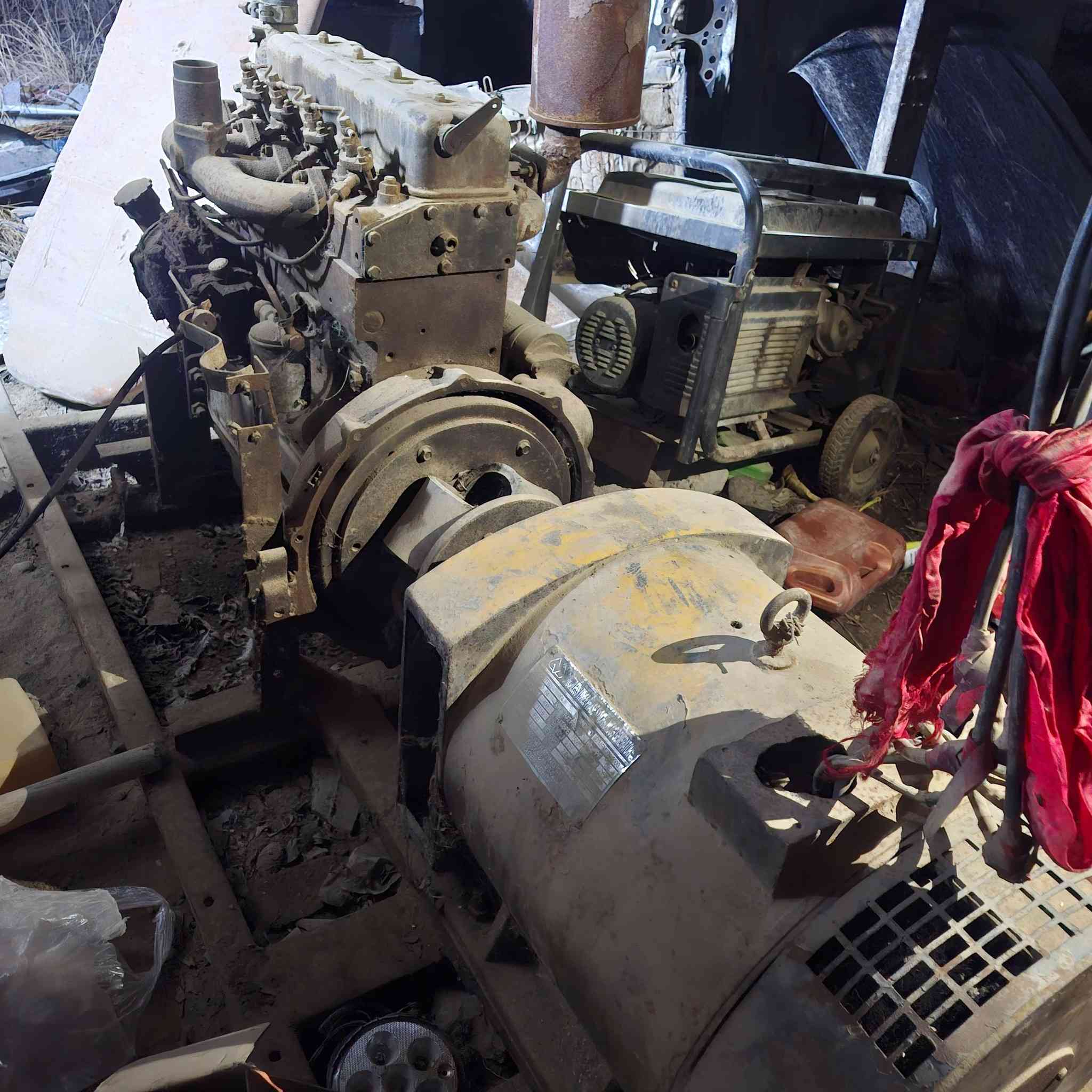 سلام عليكم مولد محرك صيني اربعة سلندر توليد لف جيد جدا ٧٥ كيفي سعر مليون ونص اي استفسار اتصل ***********
