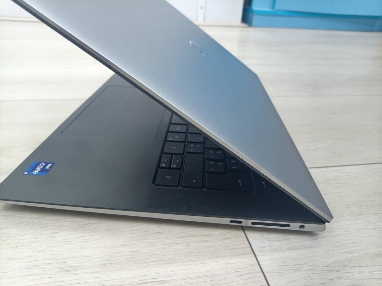 DELL PRECISION 5560
آخر إصدارات شركه ديل من فئه ال PRECISION
الجيل ال 11 مع شاشه تاتش اسكرين 4K 🔥🔥
أقوى الاجهزه الوركستيشن  في السوق الجيل الحدااشر والحاله زيرو حرفياً
مواصفات الاب توب بالتفصيل :-
____
الموديل:- DELL PRECISION 5560
-البروسيسور :- Intel® CORE i7-11850H الجيل الحدااشر
-الرامات :- 16 جيجا من النوع DDR4
-الهارد :- 512 جيجا بايت من النوع SSD.M2 السريع جداً
-كارت الشاشة المدمج :-  Intel® UHD Graphics for 11th Gen Intel® Processors
-كارت الشاشه الإضافي:- NVIDIA QUADRO T1200  4G DDR6
-مساحه الشاشه:- 15.6inch 4K🔥 TOUCHSCREEN

ضمان سنة  ♥️ حالة زيرو بدون ولا خدش 
متوفر شحن لجميع المحافظات ♥️
للحجز 01141582550


**إذا كنت صاحب هذا الإعلان وتريد حذفه لأي سبب، رجاءا أرسل رسالة إلى الدعم الفني**