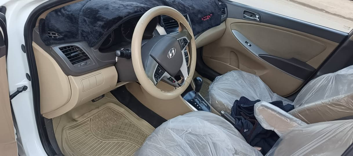 السلام عليكم اكسنت 11  فول موصافات السياره جاهزه بيه صباغ احزام بدون دواخال قطعه مبيوعات وشادين قطاع تجاريه طالبين عليه 88 $ وبيه مجال ***********
***********
