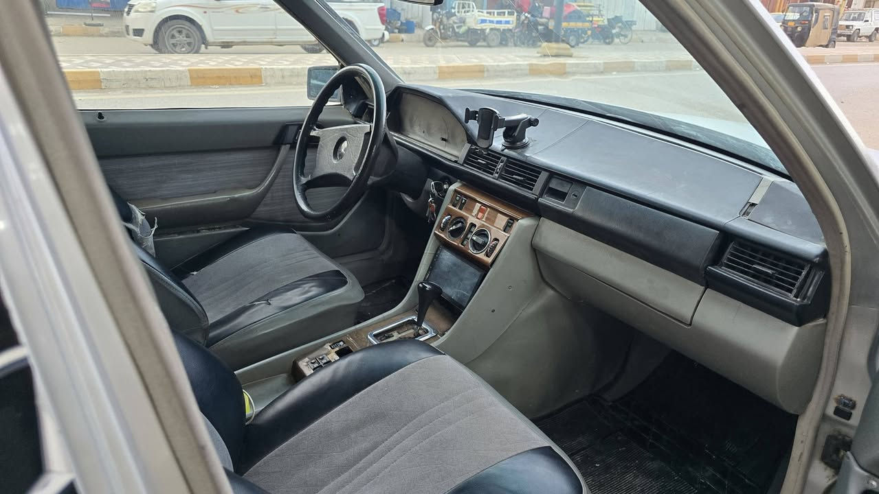 مارسيدس 89 نظافه فووول
للبيع ***********
وسعر خيالي
