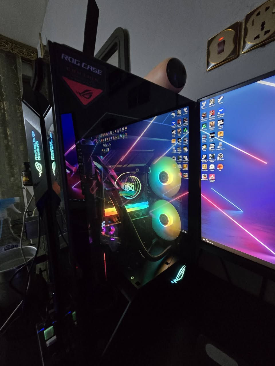 ⚠️ للبيع سيت أب Gaming متكامل بحالة ممتازة جداً

سبب البيع: التحديث إلى جهاز أحدث، والجهاز استعمال خفيف جداً مع جميع الكراتين والوصل متوفرة.

🖥️ المواصفات:
• Intel Core i7-12700K
• RTX 4070 SUPER 12GB
• RAM 32GB DDR5 6400MHz
• ASUS ROG STRIX B760-I Gaming WiFi
• SSD NVMe Gen4 2TB
• مبرد سائل RGB 240MM
• PSU 750W 80+ Bronze
• ASUS ROG Gaming Case

📺 الملحقات:
• شاشة 34 إنج منحنية 2K / 144Hz
• شاشة 27 إنج 1080p / 165Hz
• جهاز UPS
• ستاند شاشة هيدروليك قابل للتعديل

🎮 مناسب للألعاب الاحترافية، البث المباشر، التصميم والمونتاج.

✔️ الفحص متوفر براحتك وتكدر تجيب مختص يفحص الجهاز بالكامل.

📞 واتساب:
***********
